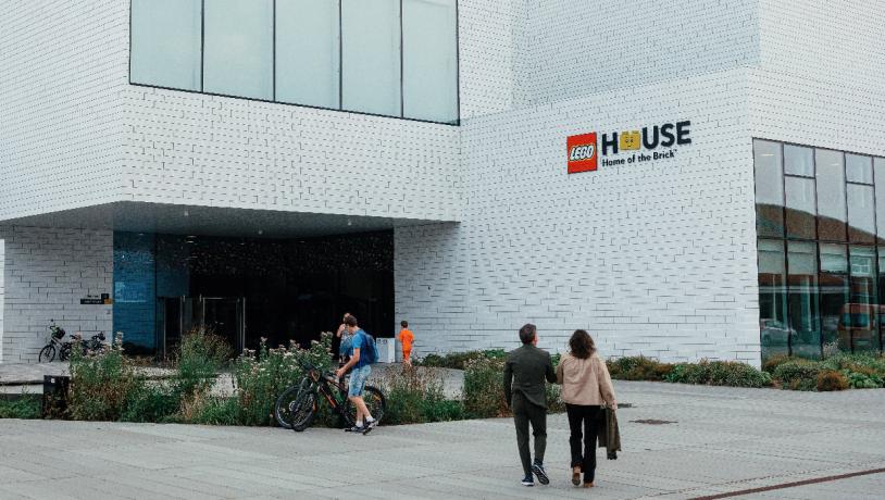Indgang-LEGOhouse-DestinationTrekanomraadet